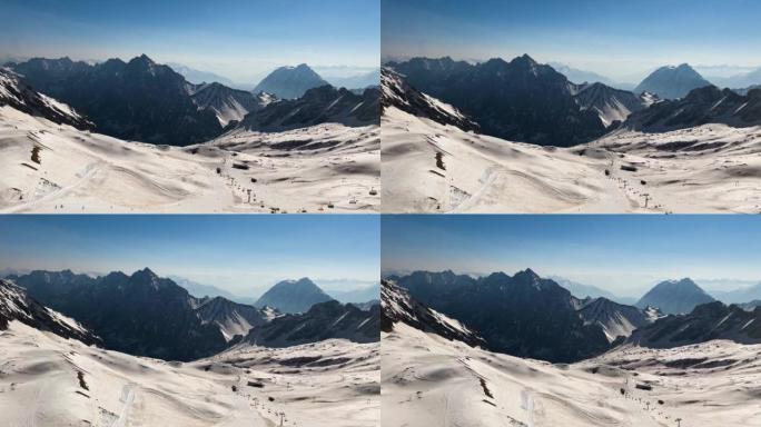 用空中缆车上Zugspitze的顶部