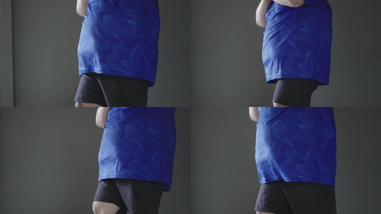 超重男子身体为体重锻炼做弓步的特写镜头。