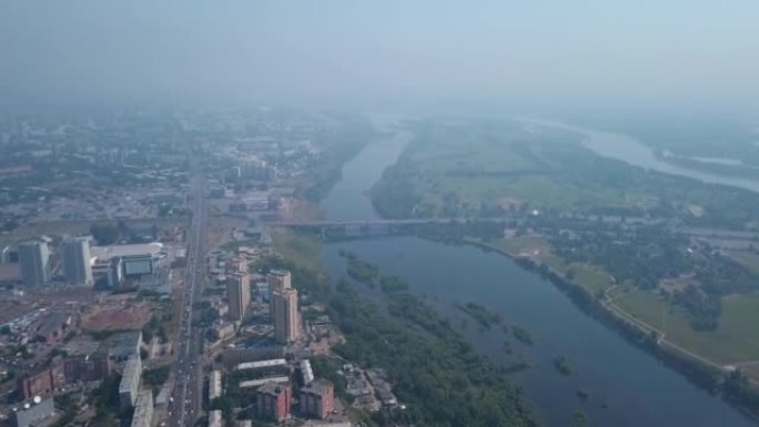 空中无人机拍摄叶尼塞河上的城市