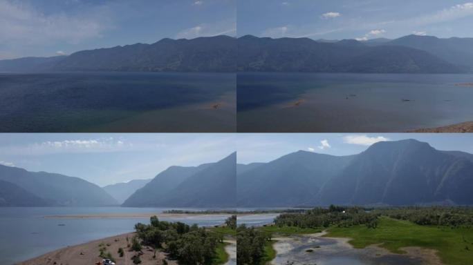 阿尔泰 (Altai) 湛蓝晴朗的山脉之间的Teletskoye湖