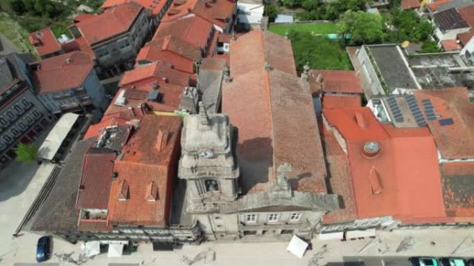 无人机飞越吉马良的彼得教堂。葡萄牙