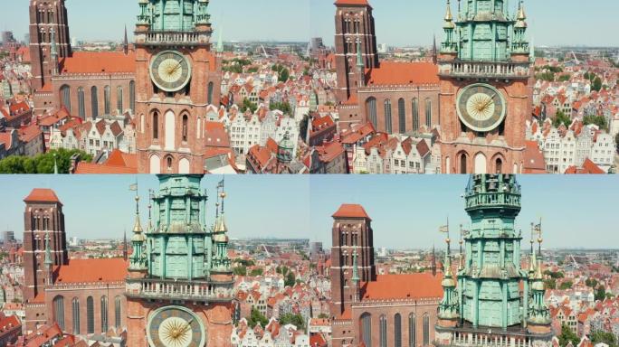 中世纪欧洲城市格但斯克的一座中世纪钟楼和一座古老教堂的鸟瞰图。波兰。