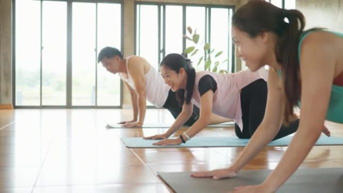 东南亚人在家练习瑜伽练习