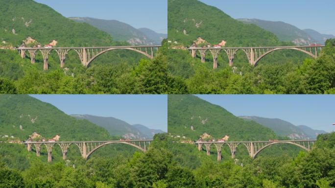 黑山Zabljak镇附近的Tara河上的Djurdjevic塔拉桥