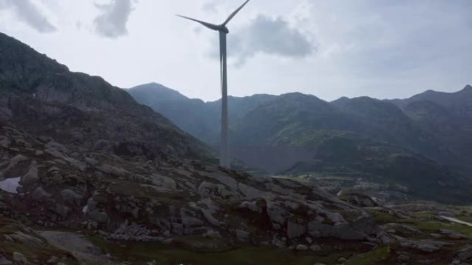 瑞士Gotthard Pass上的风力涡轮机和大坝，无人机