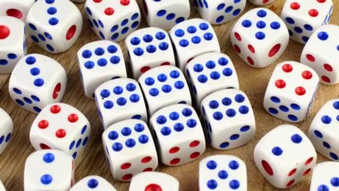 在赌场赌博的许多赌博骰子立方体测试您的运气，随机领域，缓慢旋转。