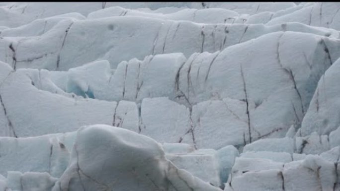 冬季冰川裂隙面