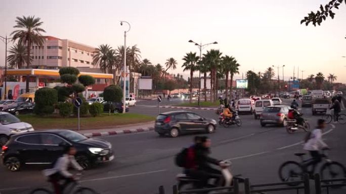 日落时分摩洛哥的阿拉伯繁忙交通