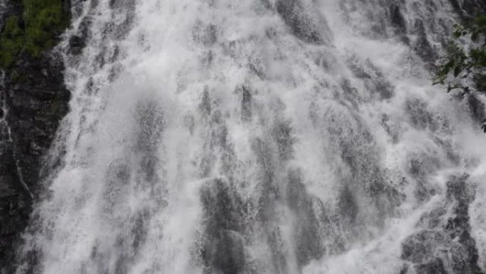 日本北海道知床的大神神神瀑布的溪流慢动作