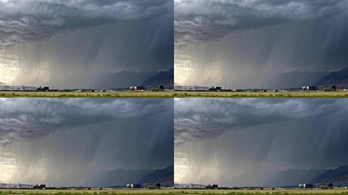 夏季季风中穿过犹他州山谷的暴雨中闪电