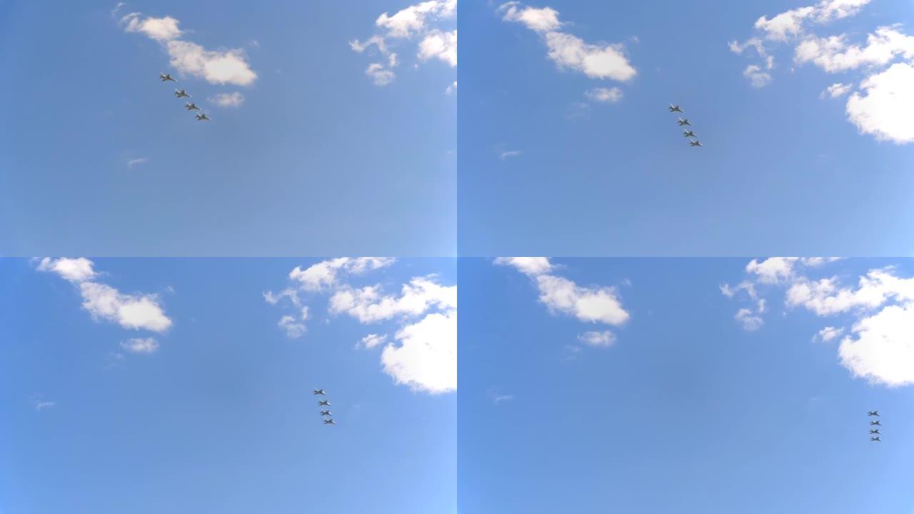 四架战斗机牦牛-130在蓝天飞行