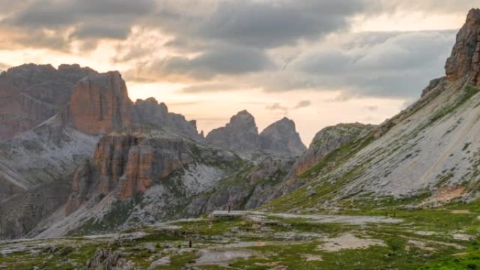 从多比亚科附近的兰德罗山谷 (Valle di Landro) 可以看到，在Tre Cime di 