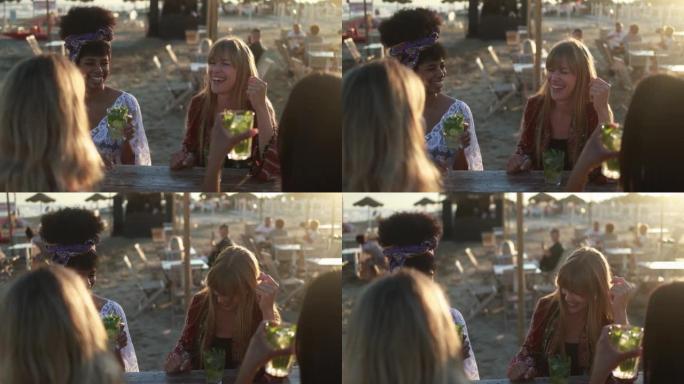 年轻的多种族女性在户外海滩派对上喝莫吉托鸡尾酒，背景是日落