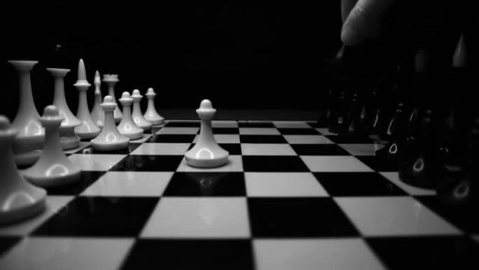 棋盘上的黑白经典棋子黑白视频