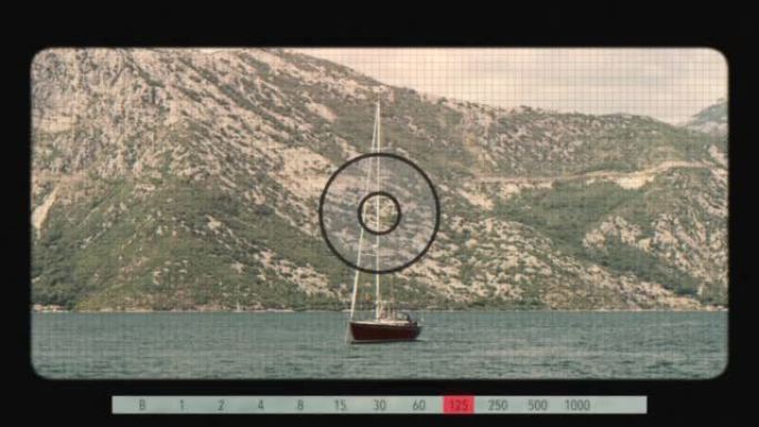 在黑山科托尔湾的游艇上通过照相机观看