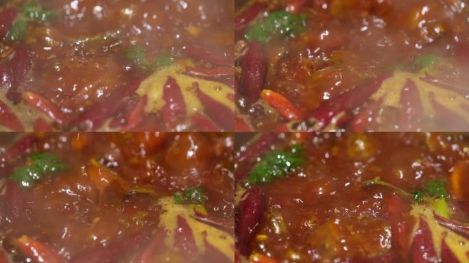 中国火锅中的麻辣汤和红辣椒