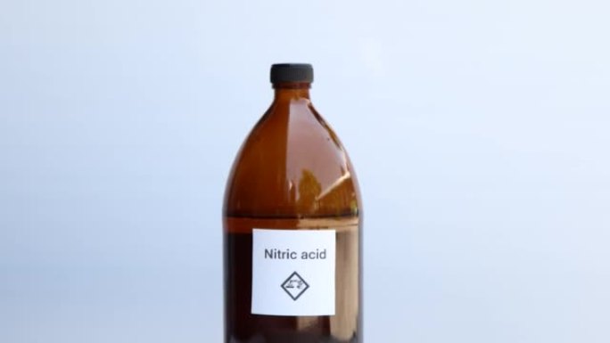 瓶中的硝酸，实验室中的化学物质