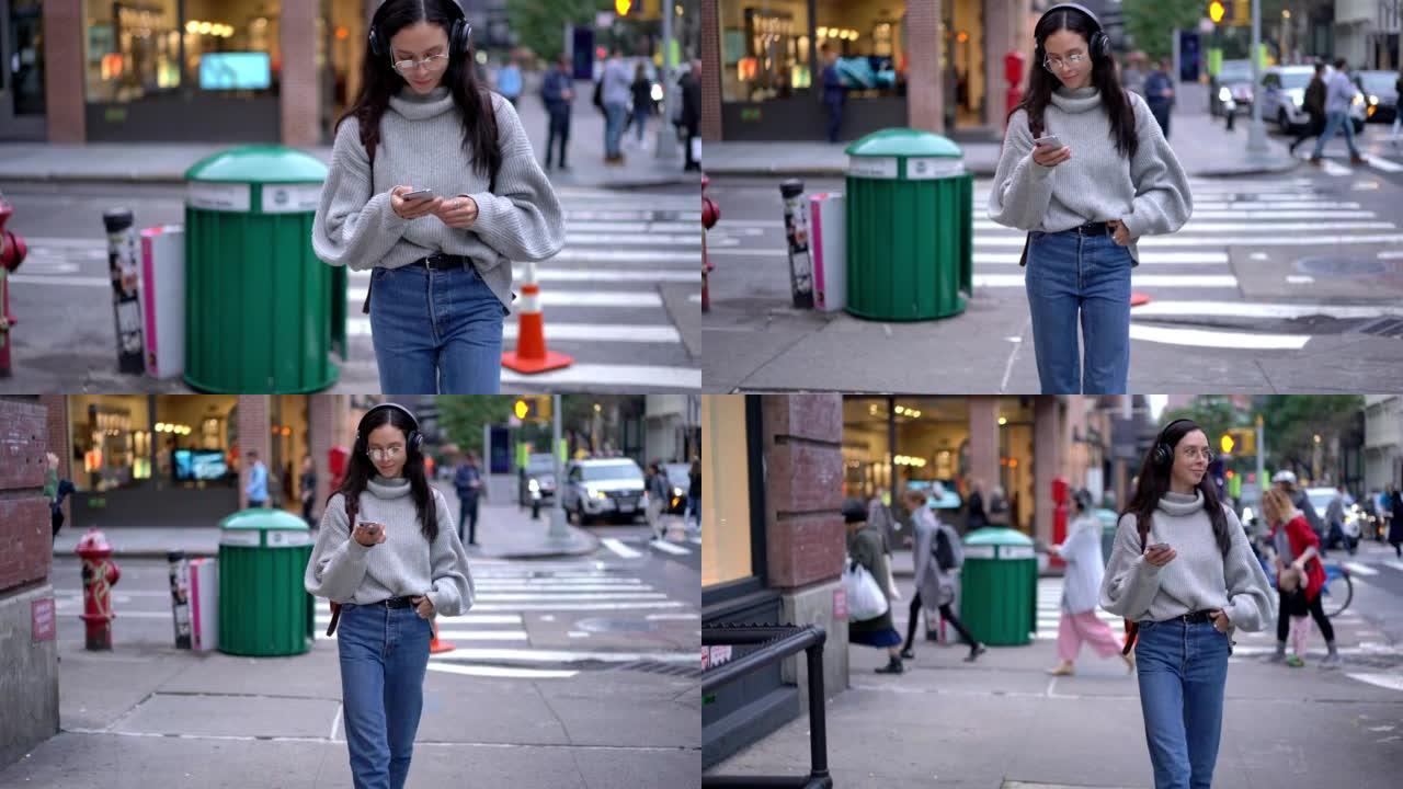 穿着休闲装的无忧无虑的女游客在城市周围漫步，用手机设备聊天，用流行的播客使用音乐应用程序