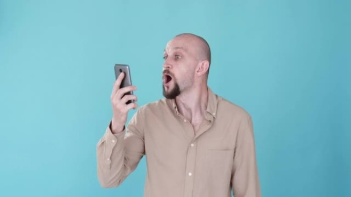 有趣的视频通话戏弄鬼脸的家伙手机gif循环