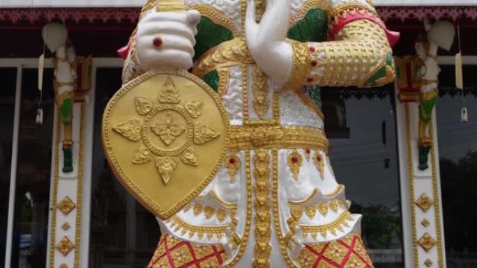 上帝，东方的统治者，夏天，火元素，象征泰国彭桑努洛省的竖琴。
