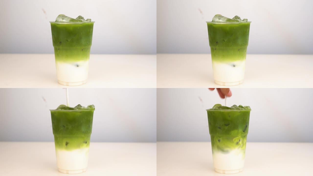 冰拿铁抹茶绿茶在塑料玻璃上孤立的白色背景。视频4k