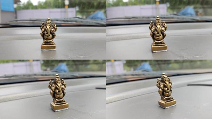 汽车仪表板上的印度教领主Ganesh小雕像