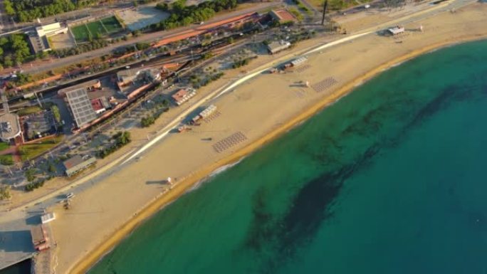 巴塞罗那海滩、拉诺瓦3月贝拉和拉诺瓦伊卡里亚海滩的鸟瞰图。这个海滩，420米长，与1992奥运会之际