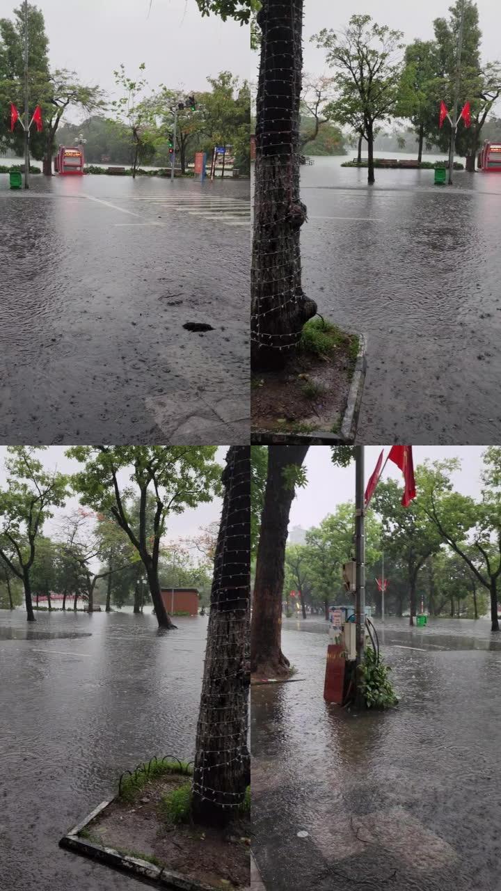越南河内Hoan Kiem拥挤的交通混乱，许多人在暴雨中