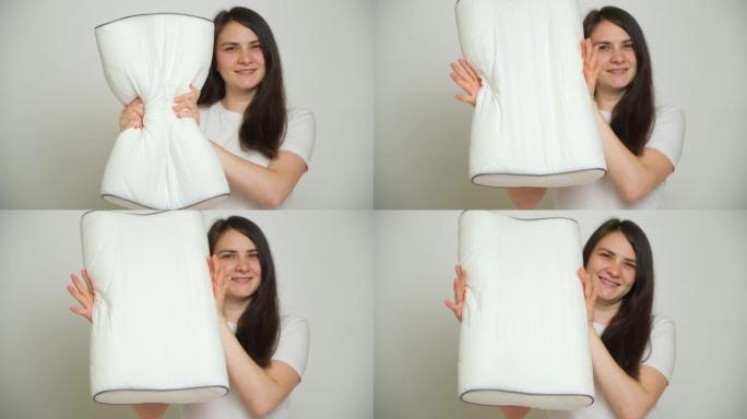 一名妇女压缩骨科枕头，枕头呈以前的形状