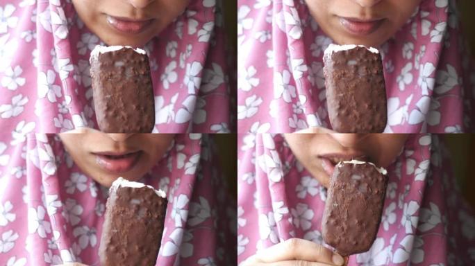 吃巧克力口味冰淇淋的年轻女性