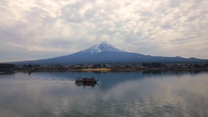 河口湖和富士湖乘船游览的鸟瞰图