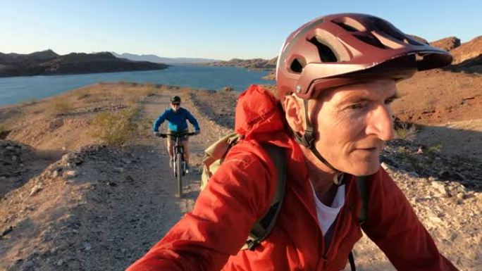 山地自行车手登上沙漠山脊的第一人称视角