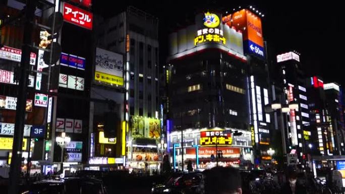 东京，日本，新宿，东京的大城市，霓虹灯的繁华喧嚣和耀眼的照明
