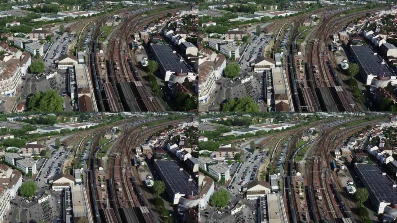 城市火车站铁路路线无人机视图。旅客列车到达车站。航拍镜头