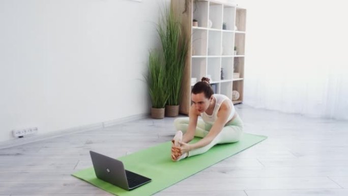 瑜伽在线室内活动女性笔记本健身房