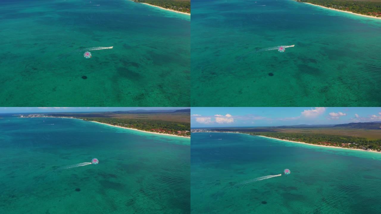 牙买加西加勒比海岸。尼哥。滑翔伞，也被称为parascending, paraskiing或para