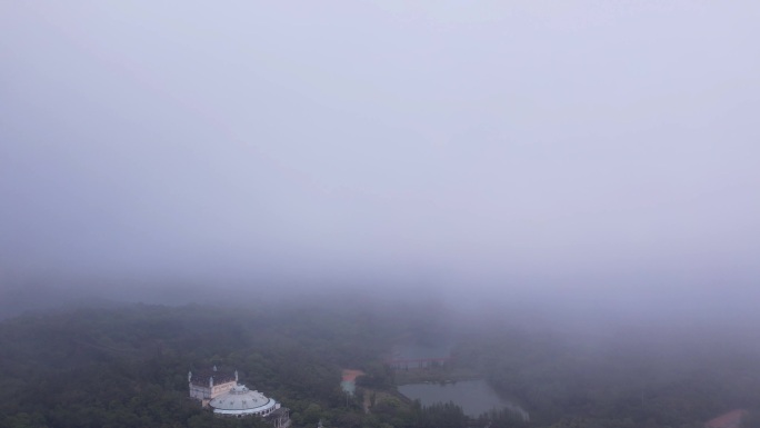 雨雾深圳东部华侨城