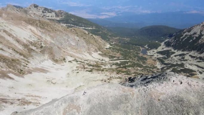 保加利亚波勒占峰附近的皮林山鸟瞰图