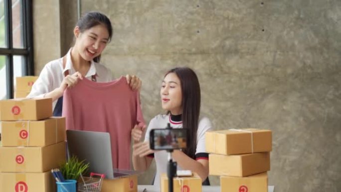 西安女性影响者卖家直播流媒体销售服装在线社交营销。创业小企业概念。