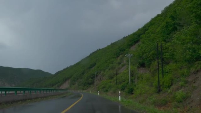 在雨中开车雨中开车