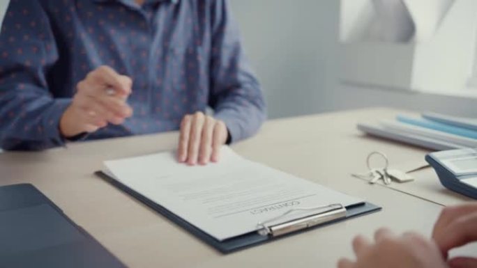 年轻的亚洲女商人在办公室签署抵押贷款投资合同的特写。