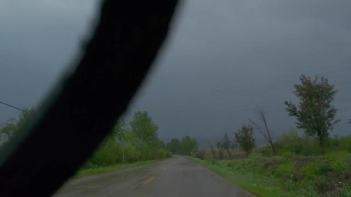 在雨中开车第一视角乡村小路乡下农村