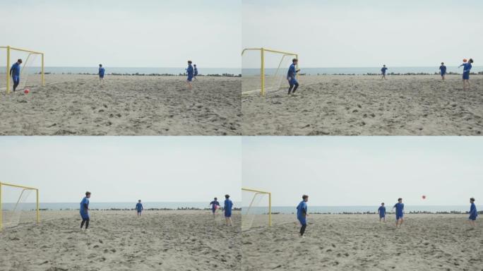 在沙滩足球场上练习传球的球员