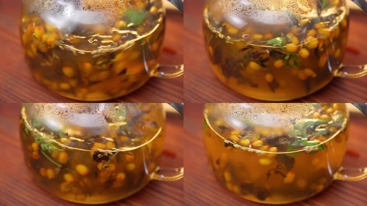药草茶玻璃茶壶的概念。选择性聚焦。沙棘食谱。热水果饮料