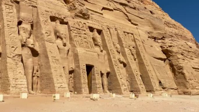 阿布辛贝尔 (Abu Simbel)，努比亚的一块岩石，两座古埃及神庙，拉美西斯二世时代