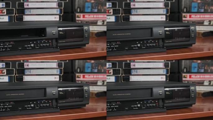 将VHS盒式磁带插入VCR并按播放按钮