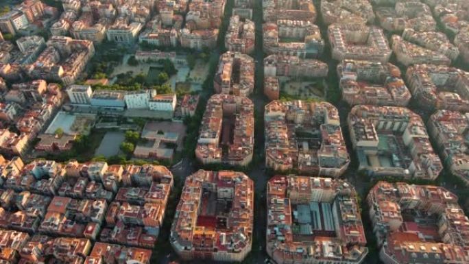 巴塞罗那城市景观典型建筑的鸟瞰图。住宅著名城市网格示例。(西班牙加泰罗尼亚)