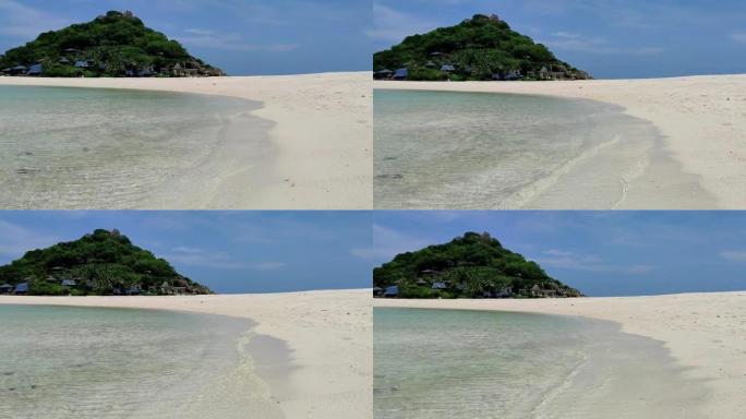 美丽的透明的大海和白色的沙子。