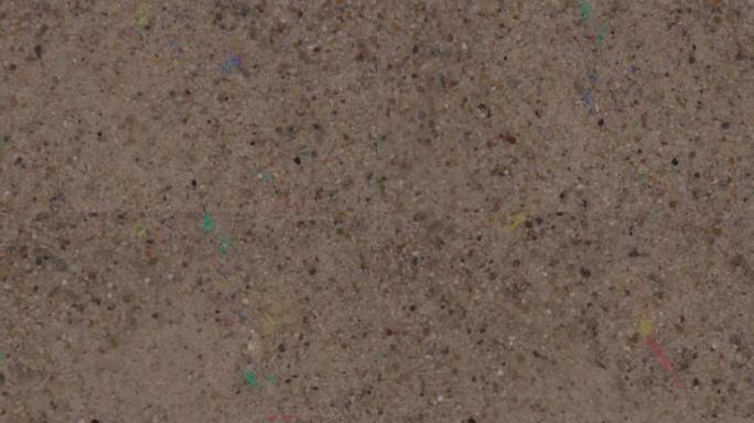 微塑料中的沙子，微小的塑料颗粒。受污染的土壤，沙子。