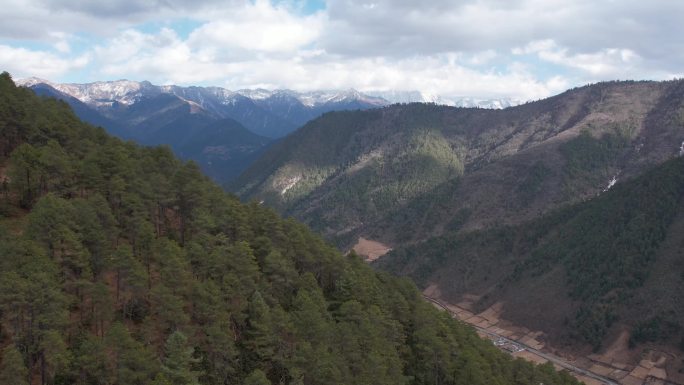 高海波山群远眺雪山风貌 自然风光航拍